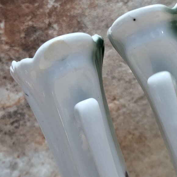 Vintage Pair Vase Flare Ruffled Top Curved Handles Painted Couple - Picture 10 of 12